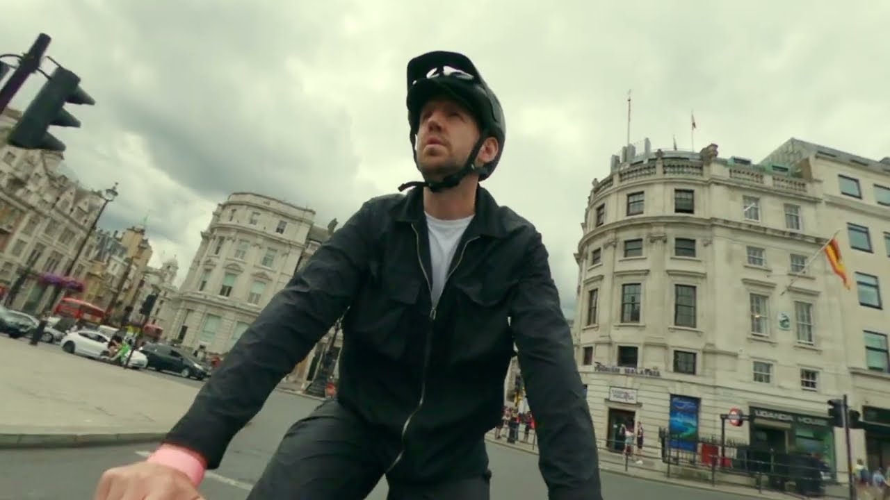 You are currently viewing Dawn Till Dusk: London with Christopher Raeburn | Expedia
