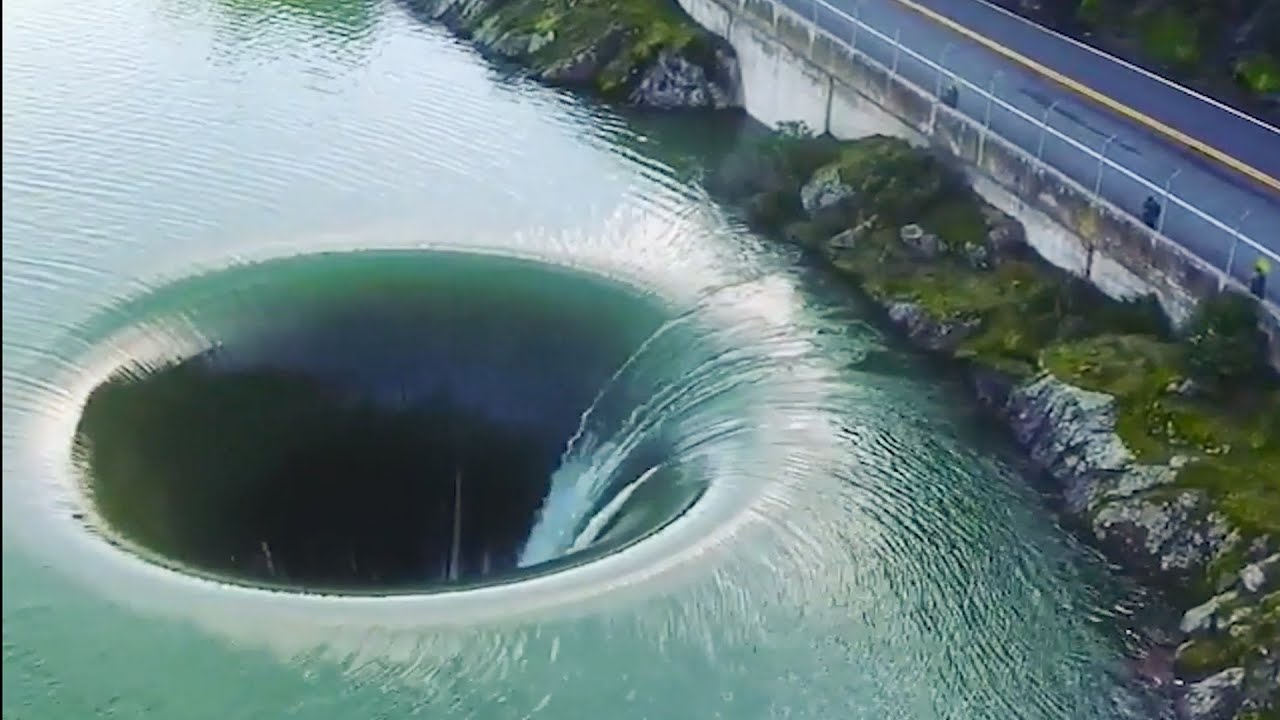 You are currently viewing 15 DEEPEST Holes in the Earth